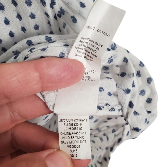 GAP White and Blue Button Down Shirt. Lightweight Boyfriend Fit. MED - Picture 5 of 9